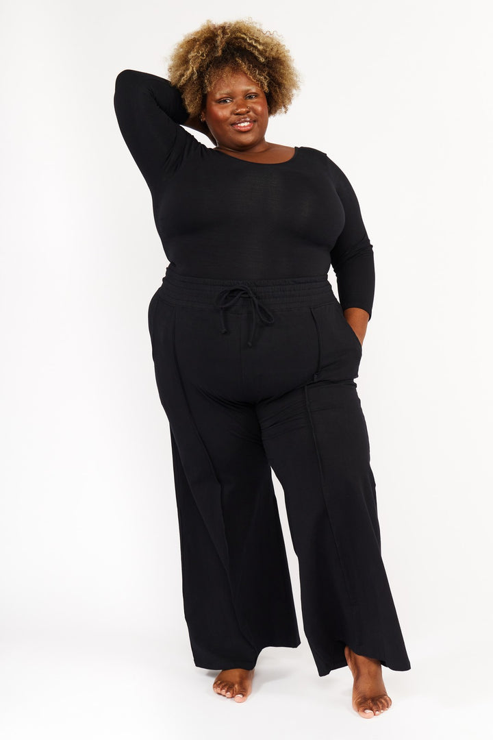 Classic Long Sleeve Full Length Tee in Black