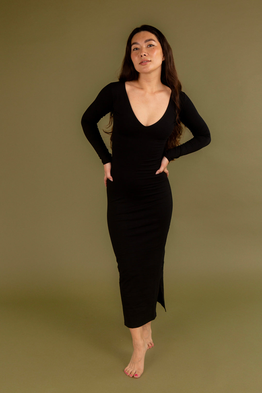 Reversible V-neck Midi Dress in Black