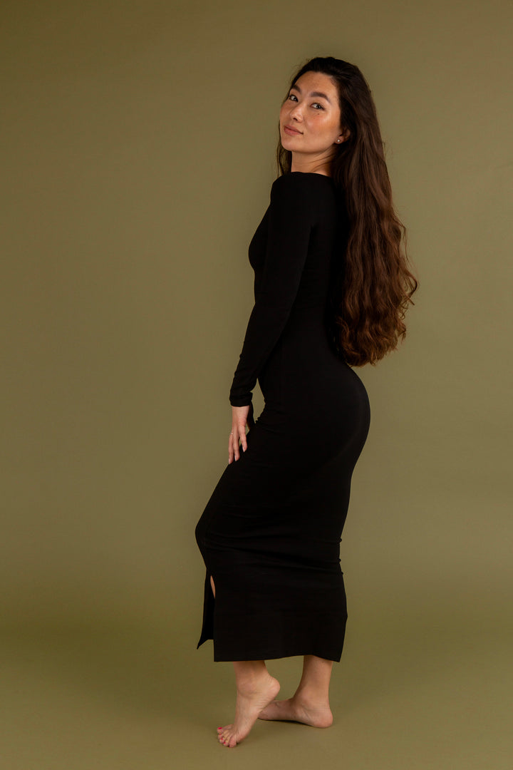 Reversible V-neck Midi Dress in Black