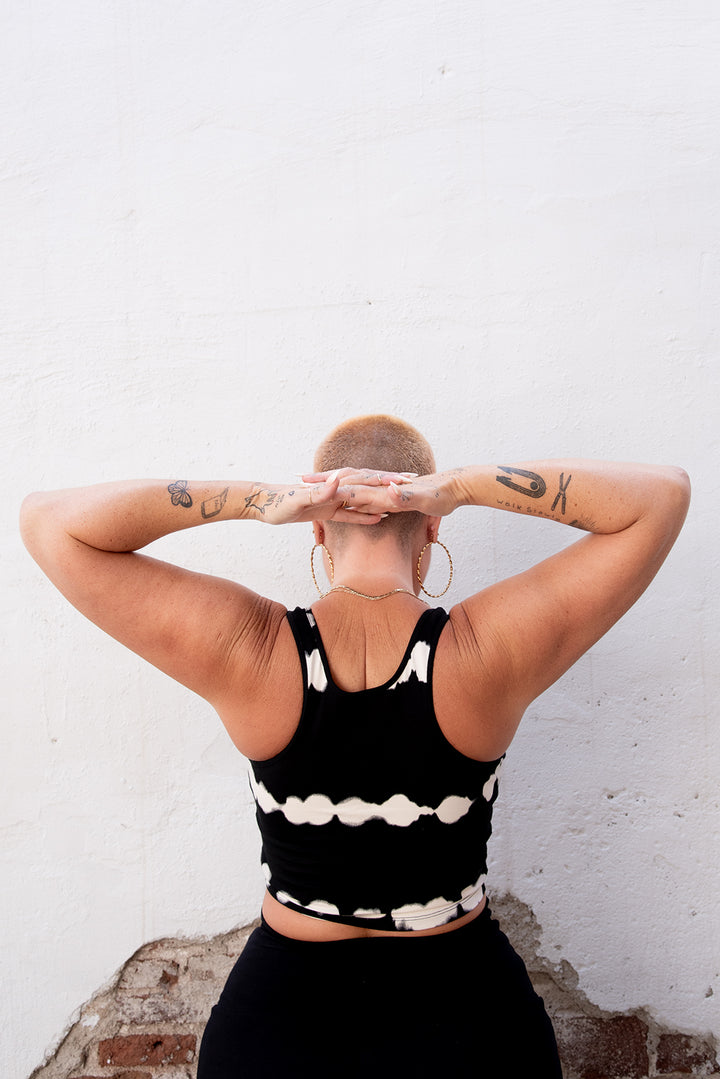 Shinni Neck Crop Tank in Blot Black